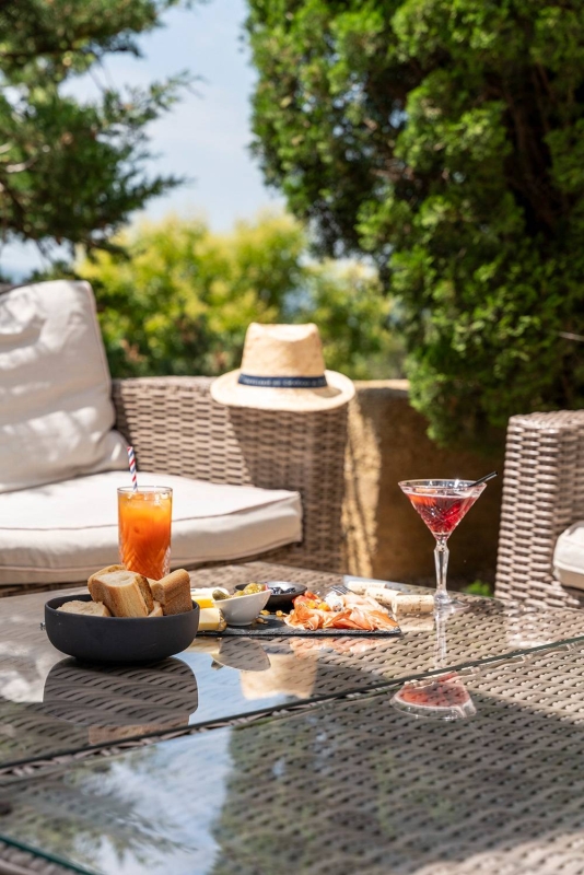 Bar&Terrasse - Hostellerie du Château des Fines Roches - Restaurant Châteauneuf-du-pape - Restaurant Chateauneuf du Pape avec terrasse